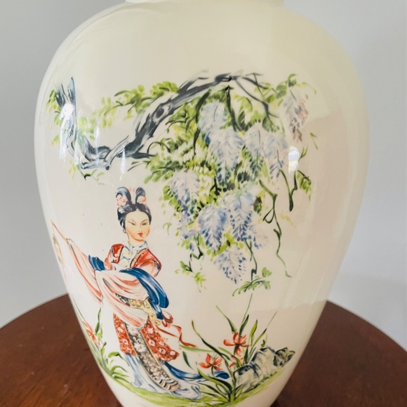 Vintage hand-painted Asian vase with geisha and floral motif, Vintage Asian Vase - Picture 4 of 9